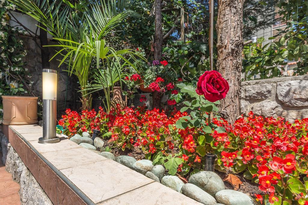 Villa Roses Apartments & Wellness Ičići Eksteriør billede