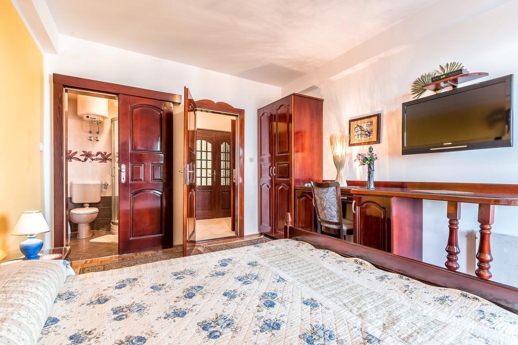 Villa Roses Apartments & Wellness Ičići Eksteriør billede